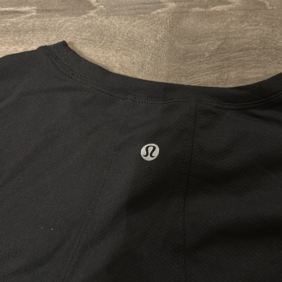 Lululemon Muscle Love Cropped Long Sleeve Wicking Athletic size 2 - Picture 5 of 5